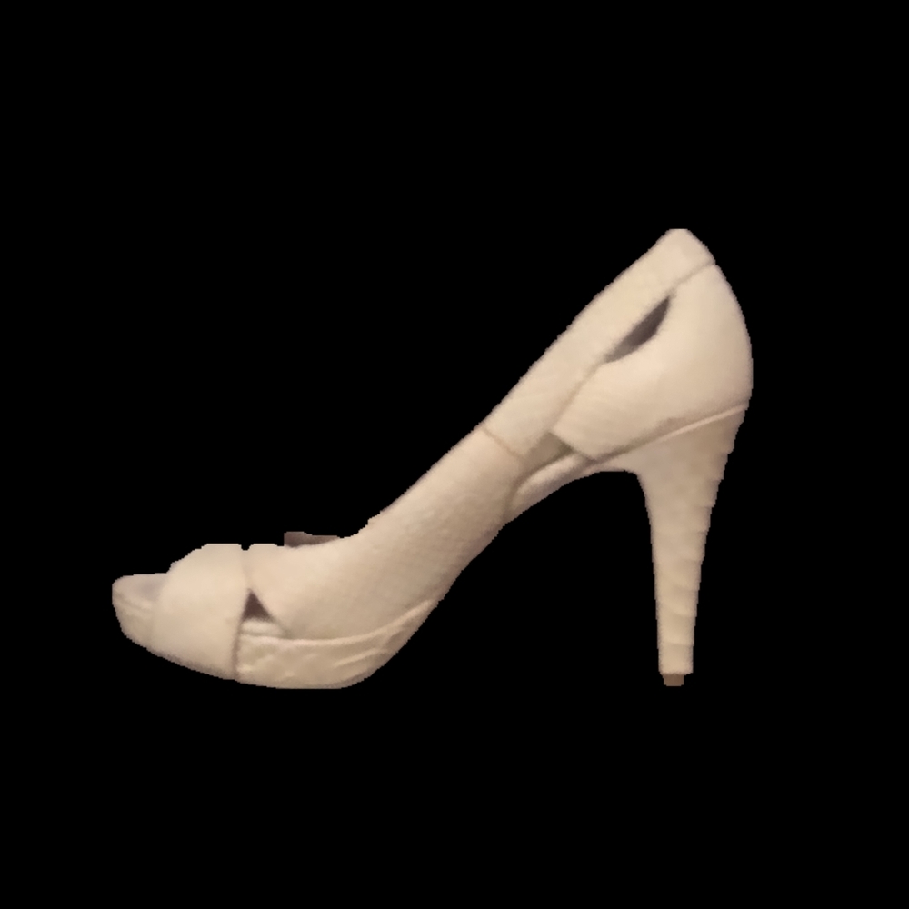 Bandolino peep toe pumps